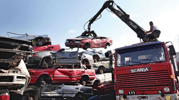 Η απόσυρση είναι αυτή που θα προσφέρει τόνωση στην ταλανιζόμενη αγορά αυτοκινήτου. Έως και τον Αύγουστο 2013, το 81,8 % των Ελλήνων πολιτών έχει καταφ